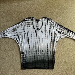 Karen Kane Black, White and Gray Tie-Dye V-Neck Top Large Karen Kane